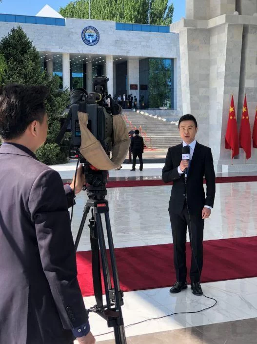 习近平:不敢有丝毫自满,但怀有无比自信(图7) 习近平:不敢有丝毫自满,但怀有无比自信(图7)
