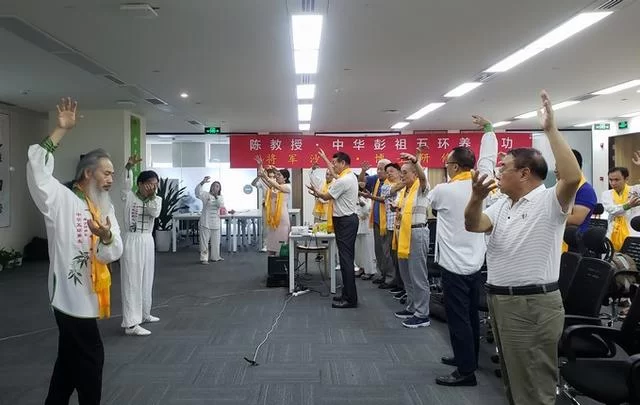 顺应自然,养生防病——陈红涛中华彭祖五环养生功将军博研四班在蓉开班(图3) 顺应自然,养生防病——陈红涛中华彭祖五环养生功将军博研四班在蓉开班(图3)