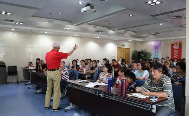 各行领军人物接力分享阅读故事，为70年国庆献礼(图1)