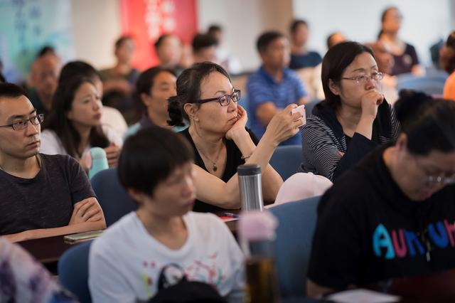 各行领军人物接力分享阅读故事，为70年国庆献礼(图5)