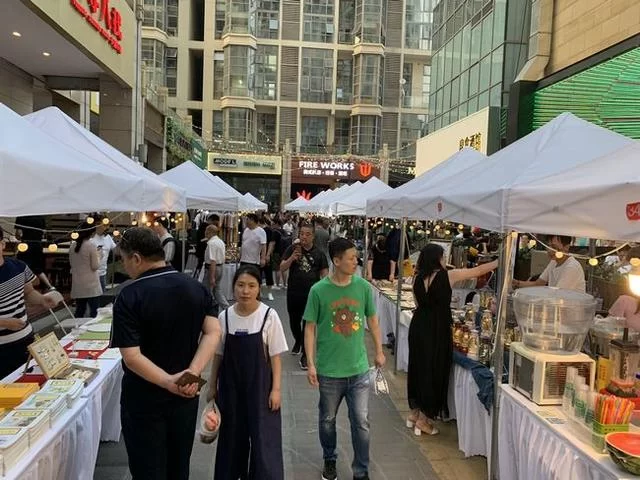 发展北京"夜经济",点亮京都"夜文化",北京文创市集第七站设计周航星园站人气开集(图2) 发展北京"夜经济",点亮京都"夜文化",北京文创市集第七站设计周航星园站人气开集(图2)