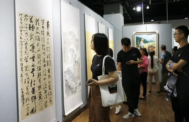 "翰墨丹青写中华"碑林区庆祝新中国成立70周年书画展举办(图2) "翰墨丹青写中华"碑林区庆祝新中国成立70周年书画展举办(图2)
