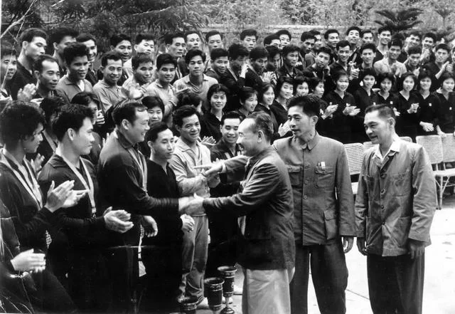 “十破世界纪录”的东莞骄子陈镜开(图11) “十破世界纪录”的东莞骄子陈镜开(图11)