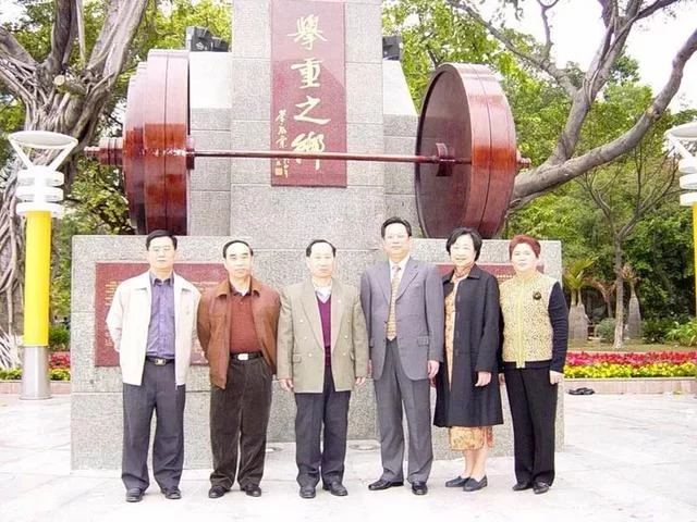 “十破世界纪录”的东莞骄子陈镜开(图13) “十破世界纪录”的东莞骄子陈镜开(图13)