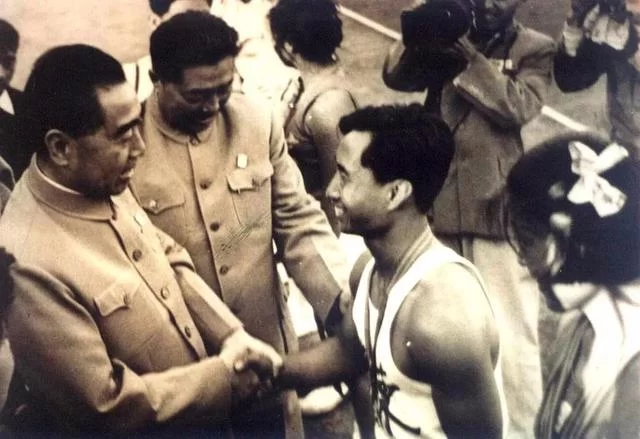 “十破世界纪录”的东莞骄子陈镜开(图6) “十破世界纪录”的东莞骄子陈镜开(图6)