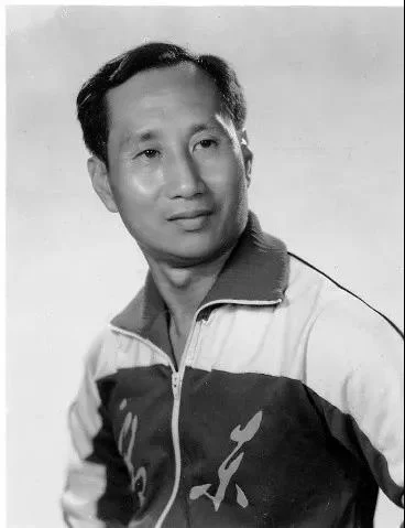 “十破世界纪录”的东莞骄子陈镜开(图3) “十破世界纪录”的东莞骄子陈镜开(图3)