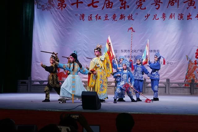 湾区红豆竞新枝 少儿粤剧专场道滘上演(图2) 湾区红豆竞新枝 少儿粤剧专场道滘上演(图2)