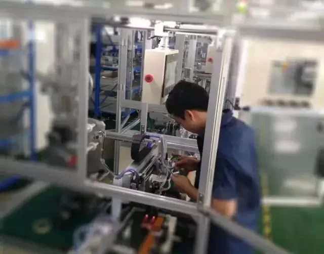 手机制造业"机器换人"的领跑者(图6) 手机制造业"机器换人"的领跑者(图6)