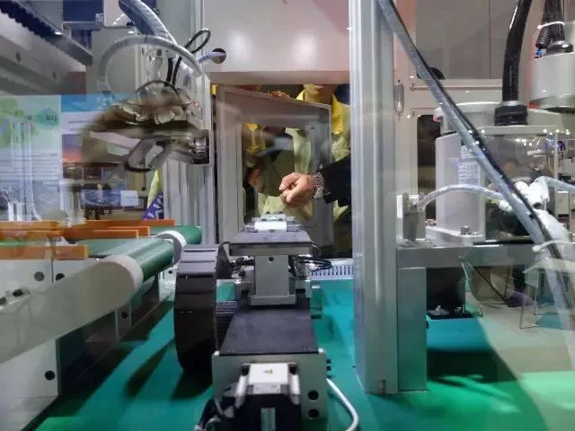 手机制造业"机器换人"的领跑者(图1) 手机制造业"机器换人"的领跑者(图1)