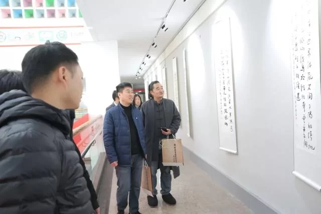 “古彭形胜.岳继承书法作品展”在徐州市图书馆开幕(图8) “古彭形胜.岳继承书法作品展”在徐州市图书馆开幕(图8)