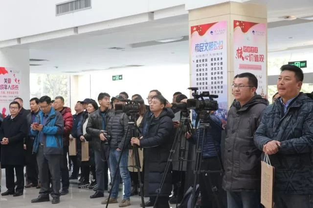 “古彭形胜.岳继承书法作品展”在徐州市图书馆开幕(图5) “古彭形胜.岳继承书法作品展”在徐州市图书馆开幕(图5)