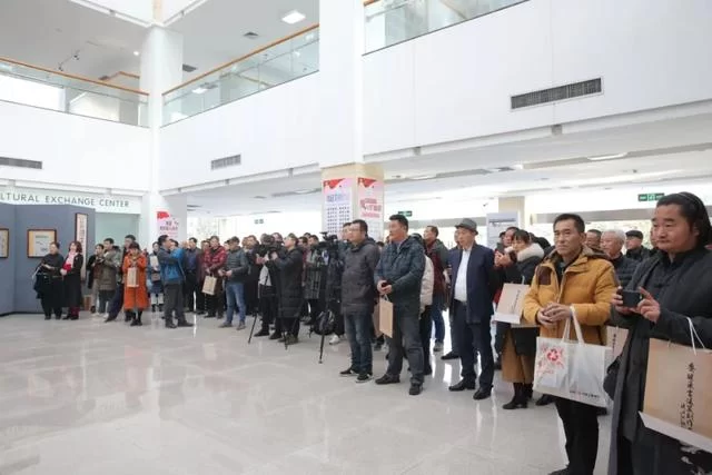 “古彭形胜.岳继承书法作品展”在徐州市图书馆开幕(图4) “古彭形胜.岳继承书法作品展”在徐州市图书馆开幕(图4)