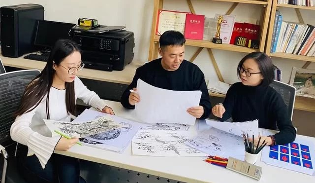 为国门造型,为顺义添彩——耿丹师生牵手“顺意好礼”(图2) 为国门造型,为顺义添彩——耿丹师生牵手“顺意好礼”(图2)