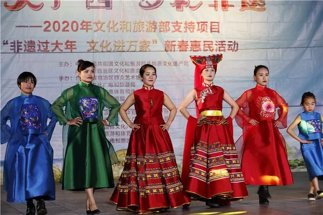 “绣”出美好新生活——广西壮族自治区博物馆特色文化扶贫显成效(图1) “绣”出美好新生活——广西壮族自治区博物馆特色文化扶贫显成效(图1)