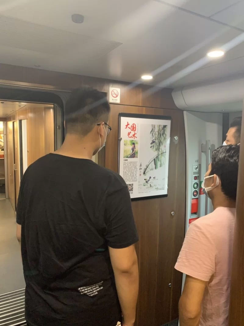 王晓燕国画作品走进中国高铁(图2) 王晓燕国画作品走进中国高铁(图2)