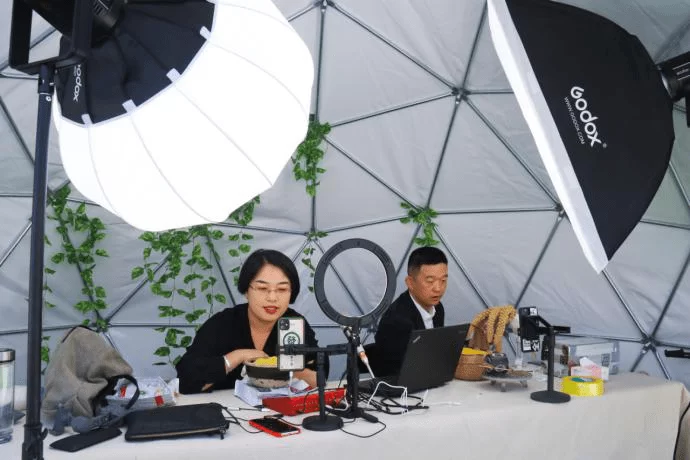 2020“榆你相链·云上购物”榆林消费促进季启动(图6) 2020“榆你相链·云上购物”榆林消费促进季启动(图6)