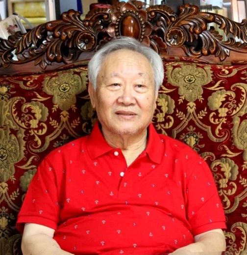 侯业油画作品走进中国高铁(图1) 侯业油画作品走进中国高铁(图1)