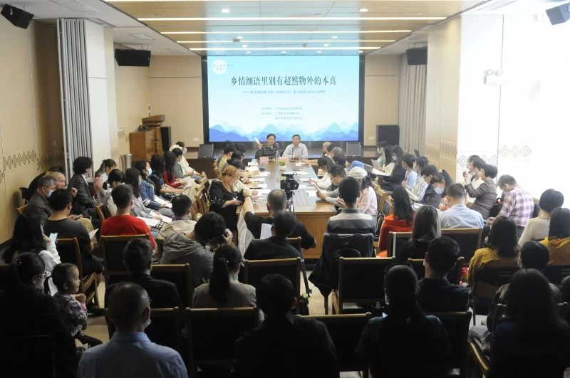 乡情细语里饱含浓重的人文情怀—— 牙韩彰散文集《屈指家山》受壮乡读者关注(图4) 乡情细语里饱含浓重的人文情怀—— 牙韩彰散文集《屈指家山》受壮乡读者关注(图4)