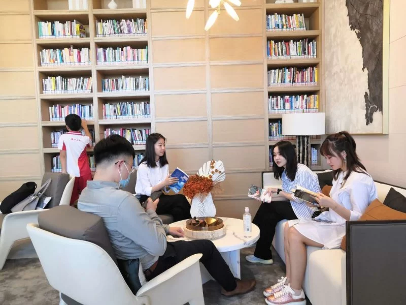 广西北海:智慧书房拓宽城市阅读空间(图4) 广西北海:智慧书房拓宽城市阅读空间(图4)