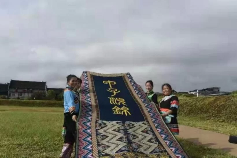 “玩”艺术的非遗人刘代娥:让土家织锦在新时代枝繁叶茂(图5) “玩”艺术的非遗人刘代娥:让土家织锦在新时代枝繁叶茂(图5)