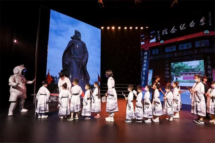 开放式儿童情景剧《诗仙》酷趣上演,人气火爆惊喜不断(图4) 开放式儿童情景剧《诗仙》酷趣上演,人气火爆惊喜不断(图4)