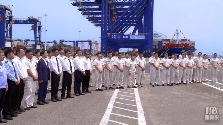 时政新闻眼丨习近平主席第10次发表新年贺词:“让明天的中国更美好”(图16) 习近平主席第10次发表新年贺词:“让明天的中国更美好”(图16)