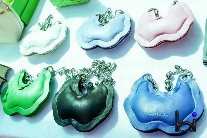 “五一”小长假“潮”这儿看——Hi Fashion移动驿站·王府井专场(图7) “五一”小长假“潮”这儿看——Hi Fashion移动驿站·王府井专场(图7)