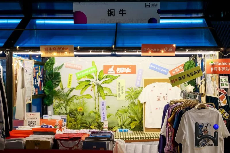 “五一”小长假“潮”这儿看——Hi Fashion移动驿站·王府井专场(图5) “五一”小长假“潮”这儿看——Hi Fashion移动驿站·王府井专场(图5)