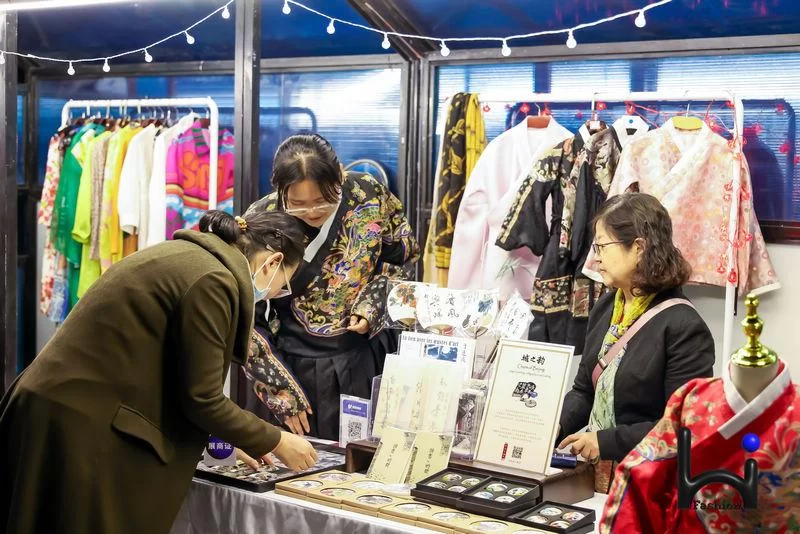 “五一”小长假“潮”这儿看——Hi Fashion移动驿站·王府井专场(图6) “五一”小长假“潮”这儿看——Hi Fashion移动驿站·王府井专场(图6)