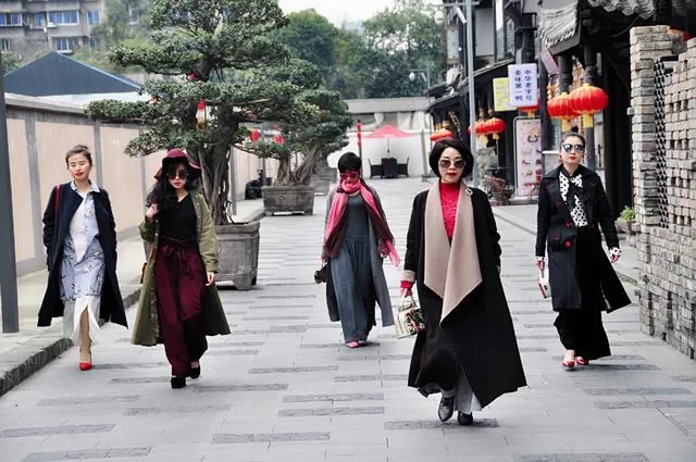冉晓檬:成都时尚界"美丽低成本"的倡导者和引领者(图2) 冉晓檬:成都时尚界"美丽低成本"的倡导者和引领者(图2)
