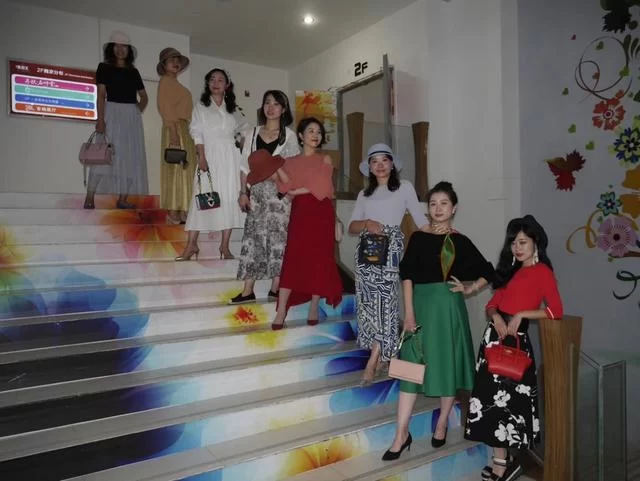 冉晓檬:成都时尚界"美丽低成本"的倡导者和引领者(图3) 冉晓檬:成都时尚界"美丽低成本"的倡导者和引领者(图3)