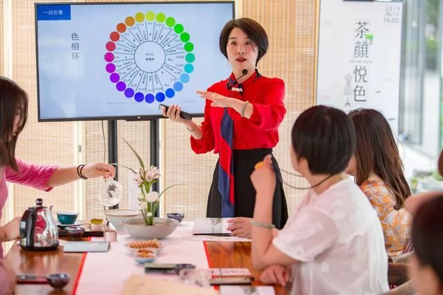 冉晓檬:成都时尚界"美丽低成本"的倡导者和引领者(图8) 冉晓檬:成都时尚界"美丽低成本"的倡导者和引领者(图8)