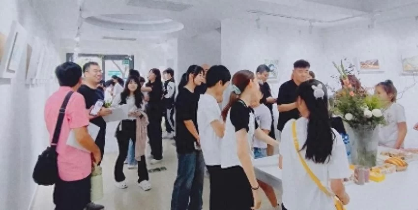 行走的课堂遇见美——“冉青艺术敦煌研学成果展”在京举办(图1) 行走的课堂遇见美——“冉青艺术敦煌研学成果展”在京举办(图1)