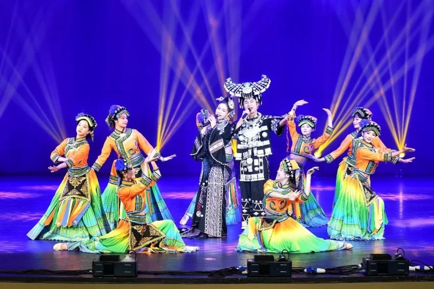 珸琹组合推出首张专辑《当歌声变成唯美》(图2) 珸琹组合推出首张专辑《当歌声变成唯美》(图2)