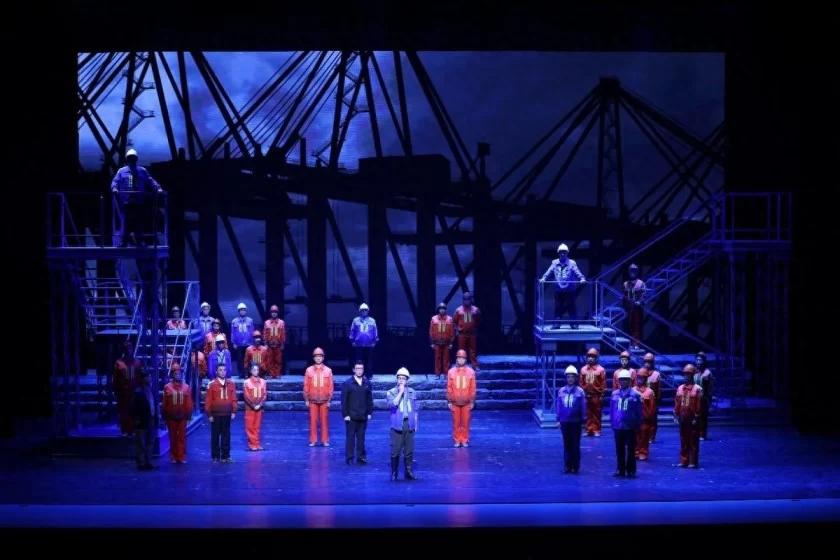 震撼视听 直抵人心——京剧《东方大港》亮相第十届中国京剧艺术节受好评(图1) 震撼视听 直抵人心——京剧《东方大港》亮相第十届中国京剧艺术节受好评(图1)