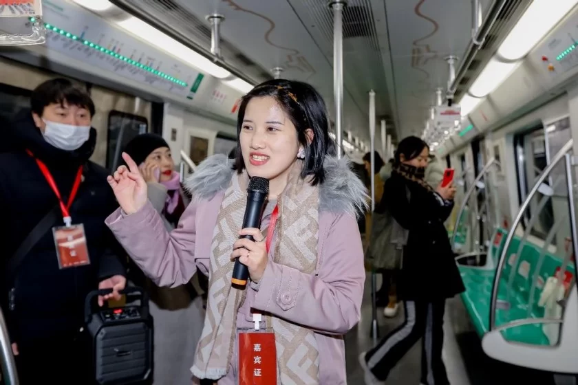 “龙的传人”2024《少儿红》全国少年儿童春节联欢晚会圆满收官(图3) 打造流动的中轴线文化带,展现北京历史文化遗产——北京中轴线专列上线运营(图3)