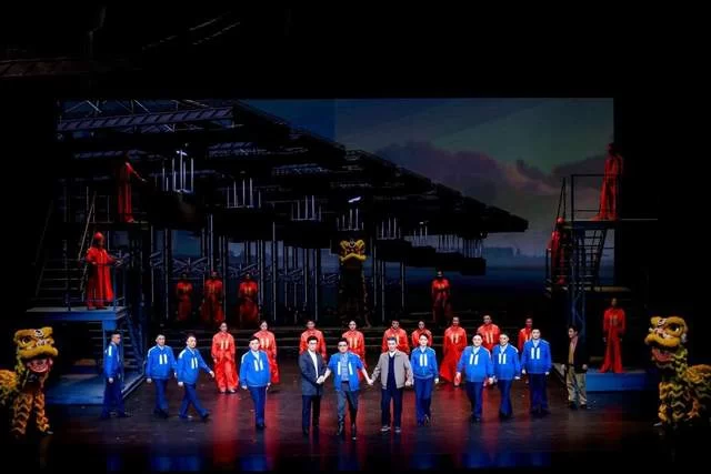 现代京剧《弄潮》北京演出圆满落幕:赓续戏曲美学传统,独具当代气派(图6) 现代京剧《弄潮》北京演出圆满落幕:赓续戏曲美学传统,独具当代气派(图6)