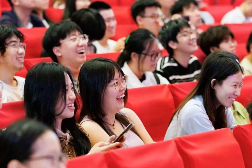 单霁翔:讲好中国故事 传播中华传统文化(图4) 单霁翔:讲好中国故事 传播中华传统文化(图4)