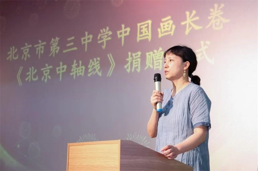 北京三中50名学生手绘中国画长卷《北京中轴线》由北京中轴线基金会收藏(图3) 北京三中50名学生手绘中国画长卷《北京中轴线》由北京中轴线基金会收藏(图3)