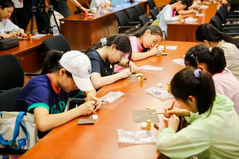 大众篆刻体验活动走进北京市少年宫(图4) 大众篆刻体验活动走进北京市少年宫(图4)