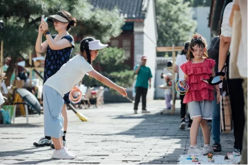 “首届邻里生活节”:古寺变身共创家园 邻里齐聚互动庆生(图4) “首届邻里生活节”:古寺变身共创家园 邻里齐聚互动庆生(图4)