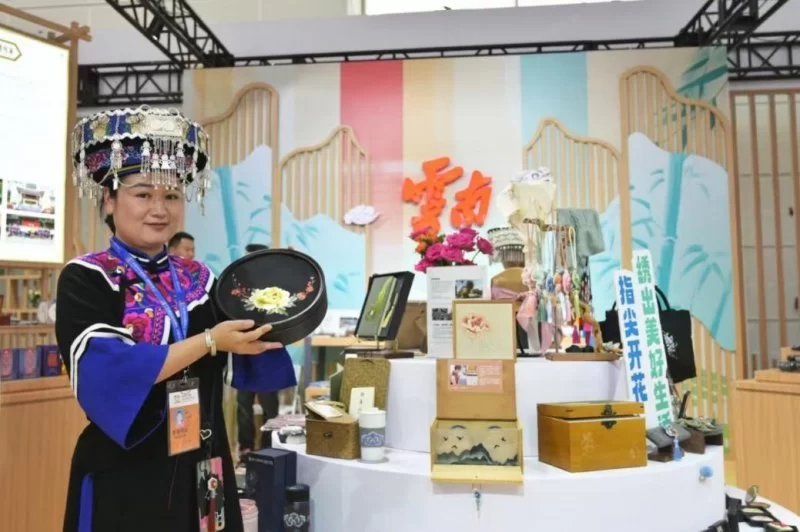 “有一种叫云南的生活”展区璀璨亮相2024中国文化旅游产业博览会(图6) “有一种叫云南的生活”展区璀璨亮相2024中国文化旅游产业博览会(图6)