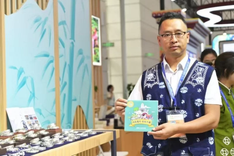 “有一种叫云南的生活”展区璀璨亮相2024中国文化旅游产业博览会(图11) “有一种叫云南的生活”展区璀璨亮相2024中国文化旅游产业博览会(图11)