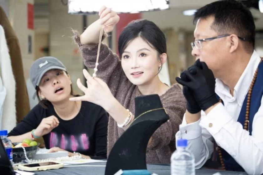 蜜蜂心愿社携手红桥国际珍珠文化节,共绘直播新篇章(图5) 蜜蜂心愿社携手红桥国际珍珠文化节,共绘直播新篇章(图5)