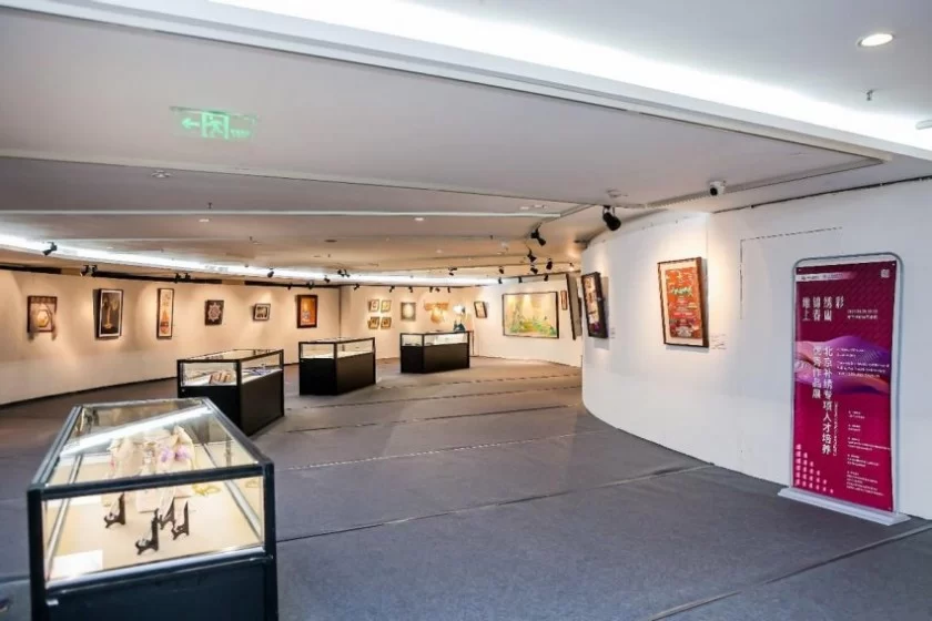 堆锦绣彩上春山——北京补绣专项人才培养优秀作品展在中华世纪坛开幕(图8) 堆锦绣彩上春山——北京补绣专项人才培养优秀作品展在中华世纪坛开幕(图8)