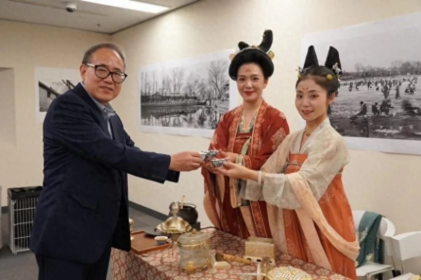 天涯共此时”陕西文化旅游推介会在日本东京诠释“国风秦韵”(图1) “天涯共此时”陕西文化旅游推介会在日本东京诠释“国风秦韵”(图1)