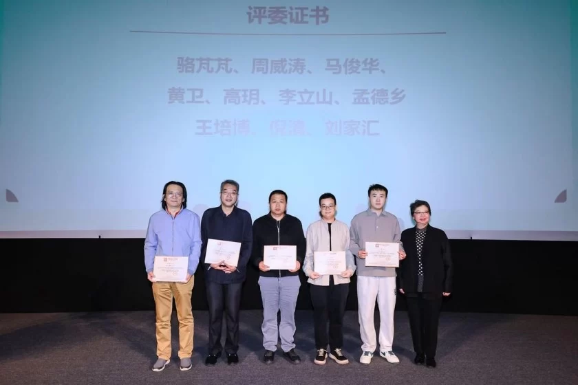 “印记北京中轴线——大众篆刻作品展”巡展启动暨公益赠书活动举办(图7) “印记北京中轴线——大众篆刻作品展”巡展启动暨公益赠书活动举办(图7)