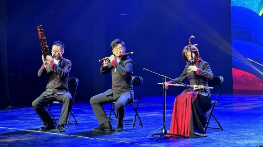 2024“孝满京城·德润人心” 民乐赏析音乐会在中华世纪坛剧场成功举办(图4) 2024“孝满京城·德润人心” 民乐赏析音乐会在中华世纪坛剧场成功举办(图4)