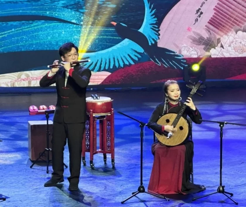2024“孝满京城·德润人心” 民乐赏析音乐会在中华世纪坛剧场成功举办(图5) 2024“孝满京城·德润人心” 民乐赏析音乐会在中华世纪坛剧场成功举办(图5)