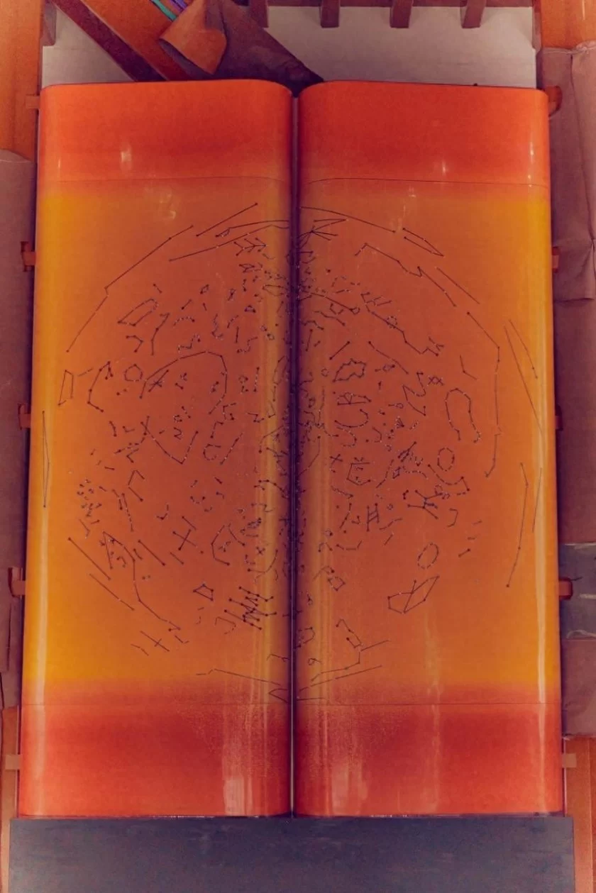 新人旧艺,如胶似漆——巨型漆画《永恒中轴》用时代语言盘活传统技艺(图1) 新人旧艺,如胶似漆——巨型漆画《永恒中轴》用时代语言盘活传统技艺(图1)